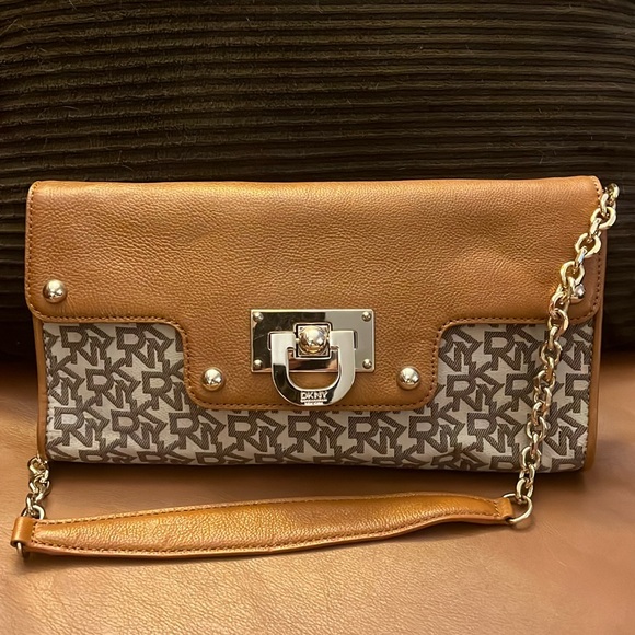 DKNY Donna Karan New York Tan Logo Shoulderbag/Clutch NWOT